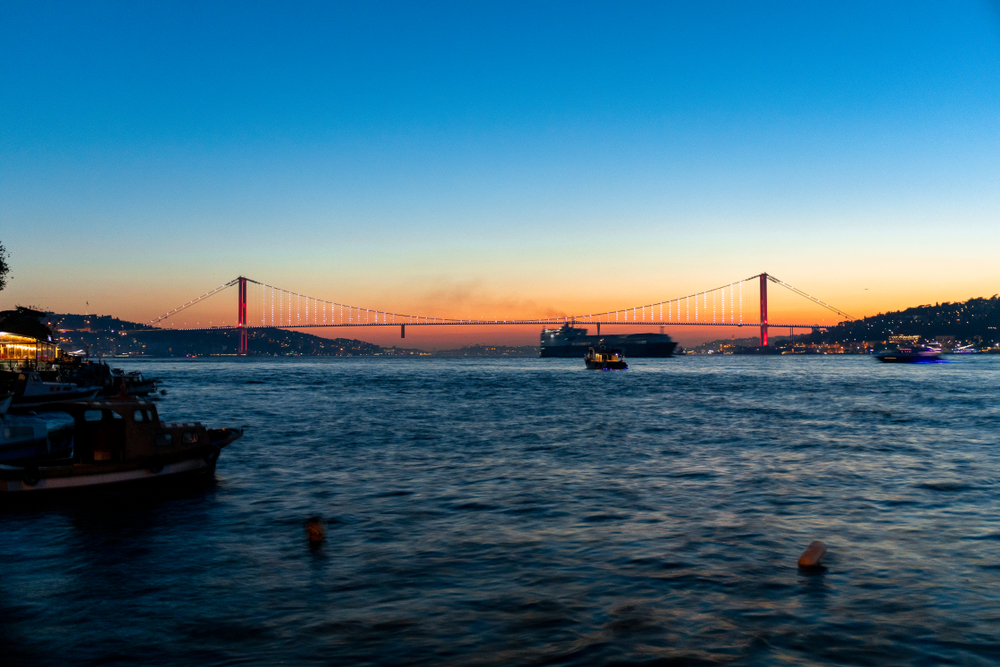 Puente del Bósforo al atardecer